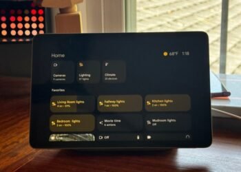 This screensaver turns your Pixel into a smart home control panel